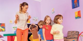 Zajęcia muzyczne w przedszkolu. fot. Fotolia.com