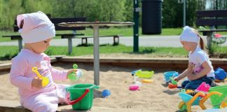 Piaskownica – źródło chorób dzieci fot. Fotolia.com